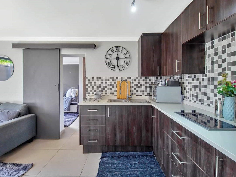 6 Bedroom Property for Sale in Vredehoek Western Cape